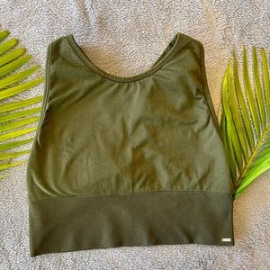 High neck sports bra